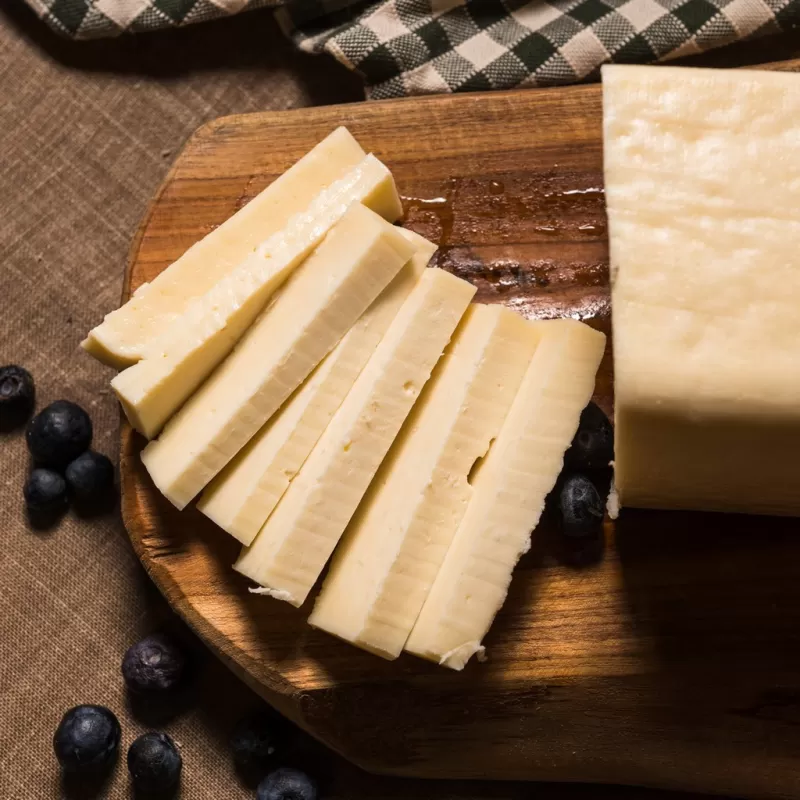 queso-de-cabra-en-barra-1-kg-aprox (2)